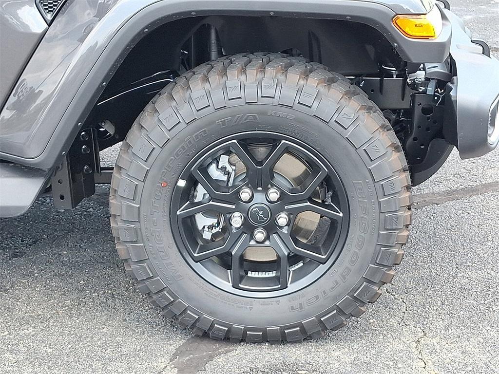 new 2025 Jeep Gladiator car, priced at $45,882