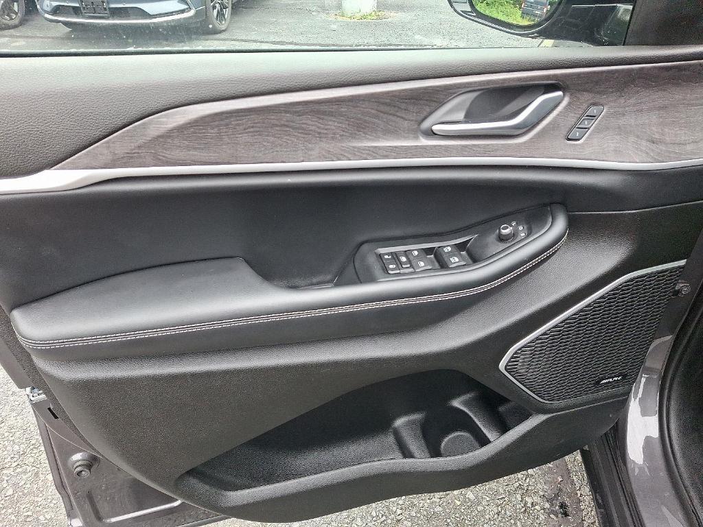 used 2022 Jeep Grand Cherokee car, priced at $29,995