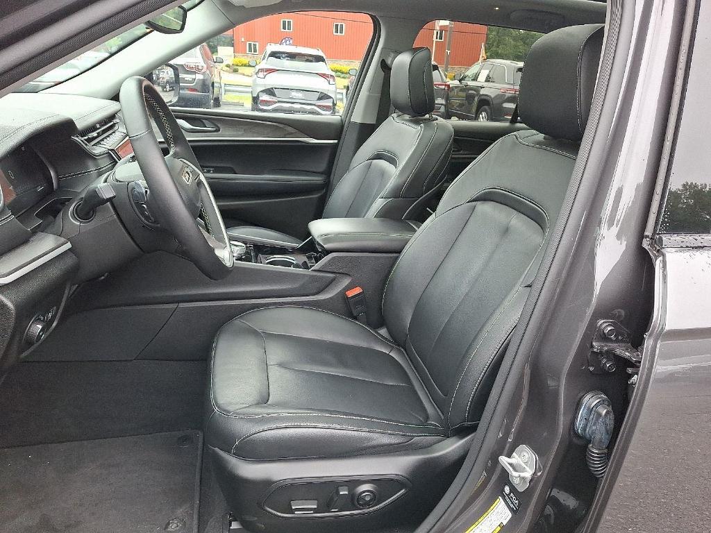 used 2022 Jeep Grand Cherokee car, priced at $29,995