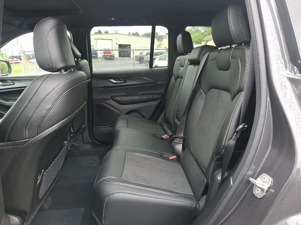 new 2025 Jeep Grand Cherokee car, priced at $39,336