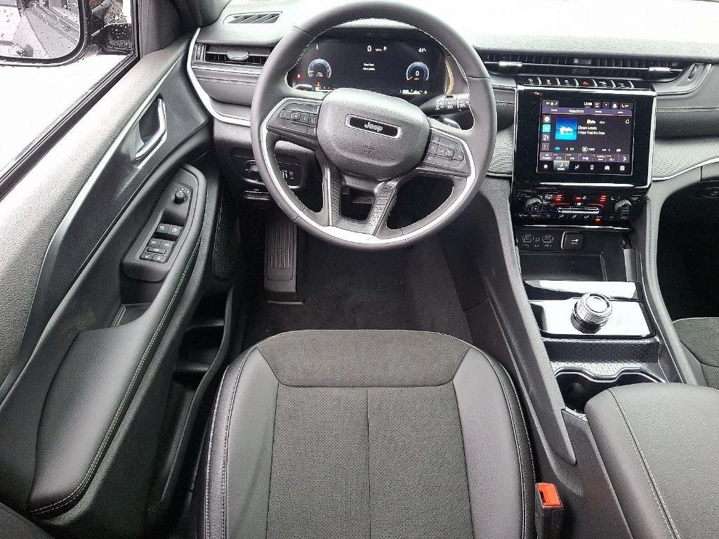 new 2025 Jeep Grand Cherokee car, priced at $39,336