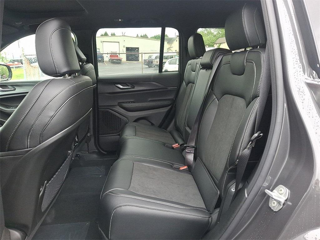 new 2025 Jeep Grand Cherokee car, priced at $41,566