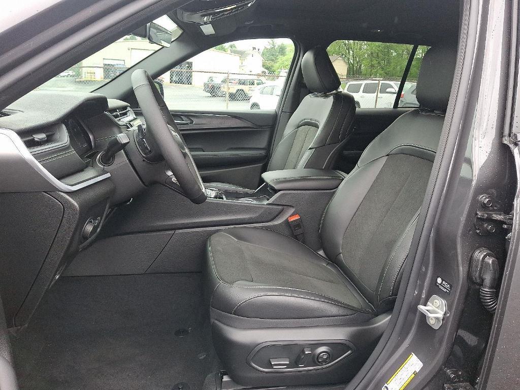 new 2025 Jeep Grand Cherokee car, priced at $39,336
