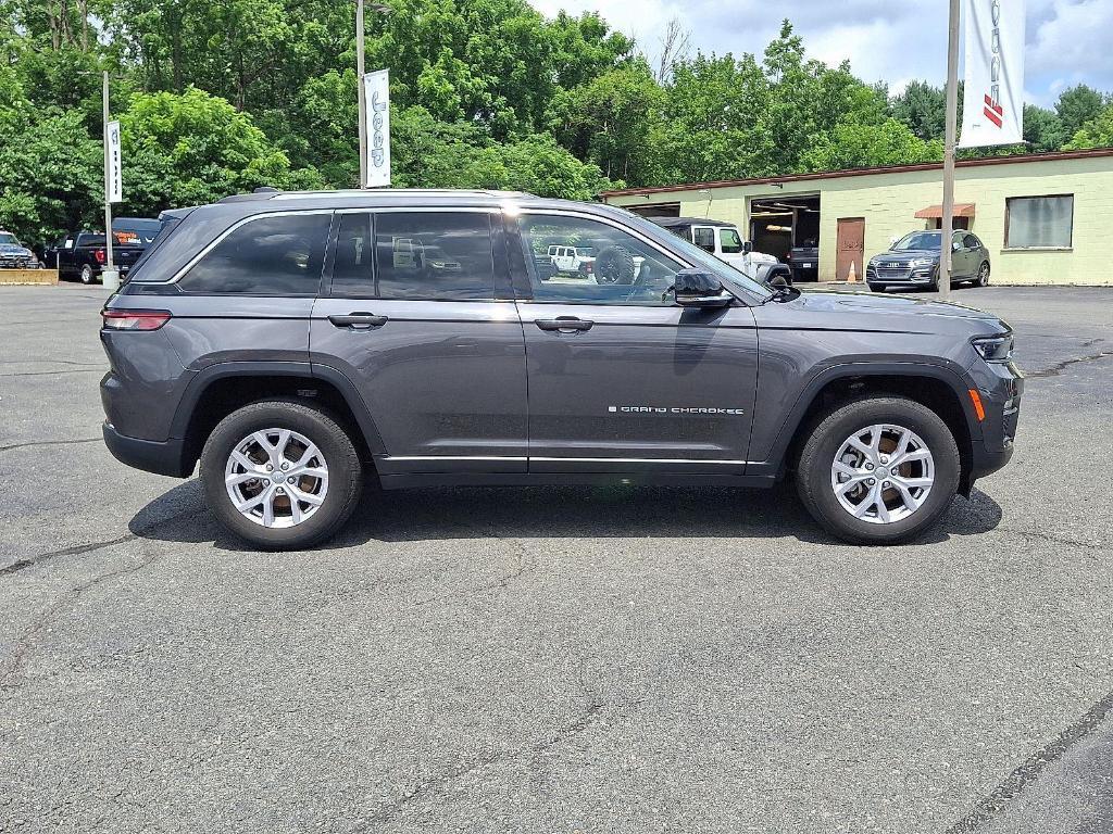 used 2022 Jeep Grand Cherokee car, priced at $31,239