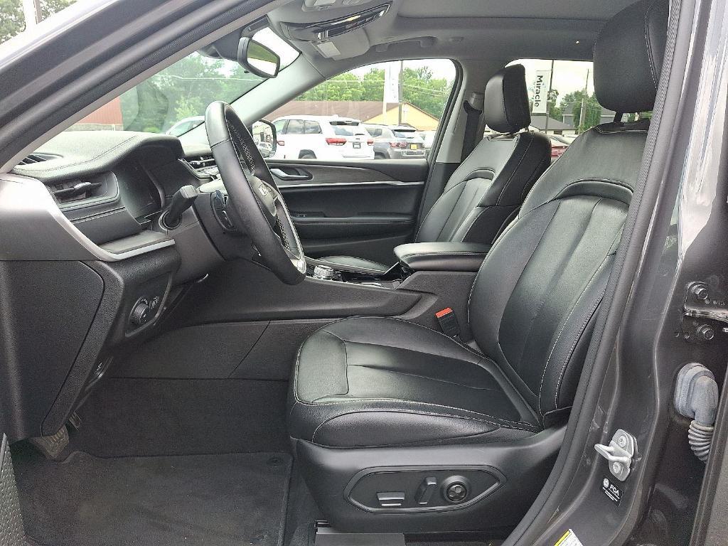 used 2022 Jeep Grand Cherokee car, priced at $31,239