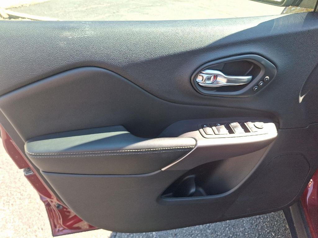 used 2020 Jeep Cherokee car, priced at $20,495