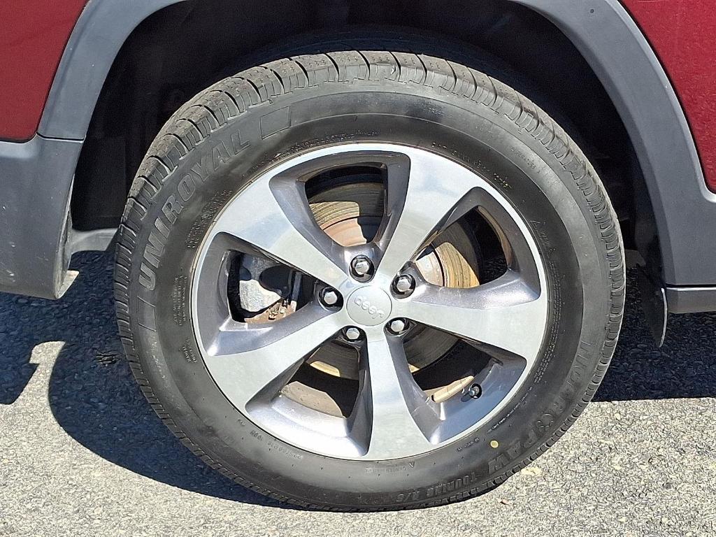 used 2020 Jeep Cherokee car, priced at $20,495