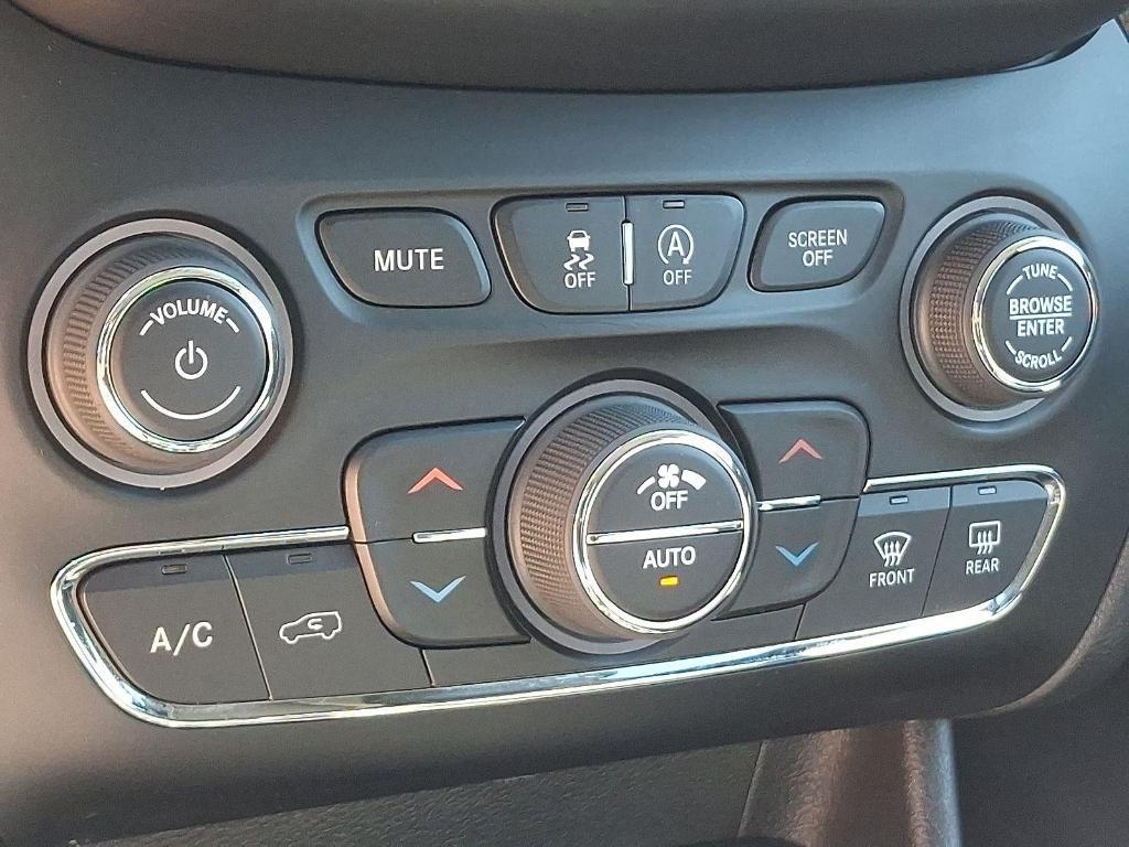 used 2020 Jeep Cherokee car, priced at $20,495