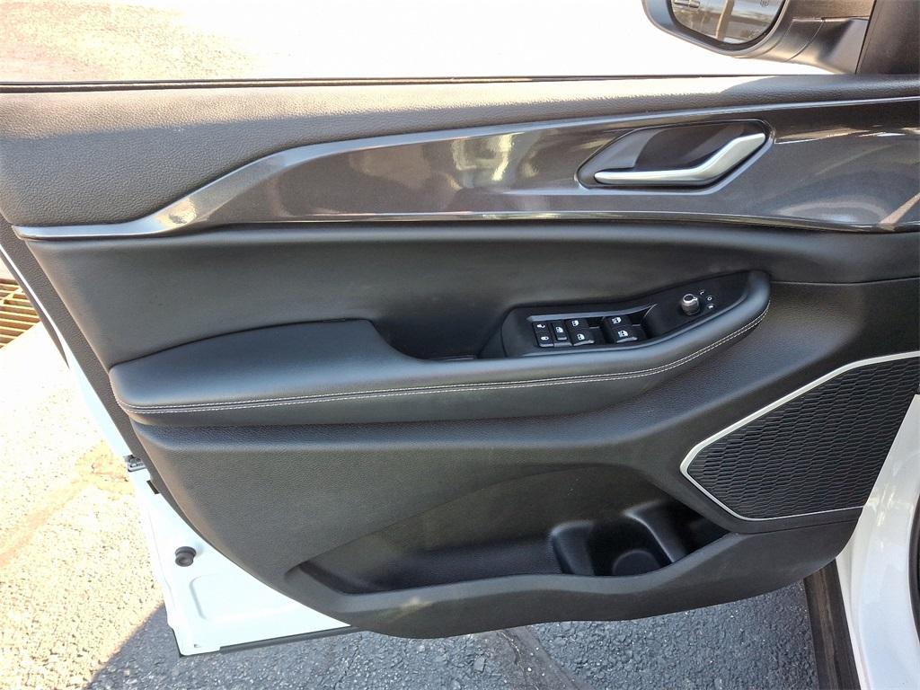 used 2021 Jeep Grand Cherokee L car, priced at $32,338