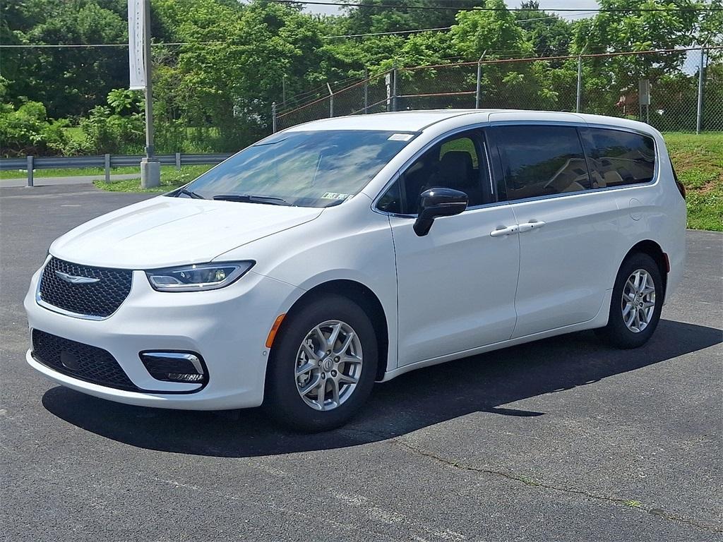 new 2025 Chrysler Pacifica car, priced at $41,037