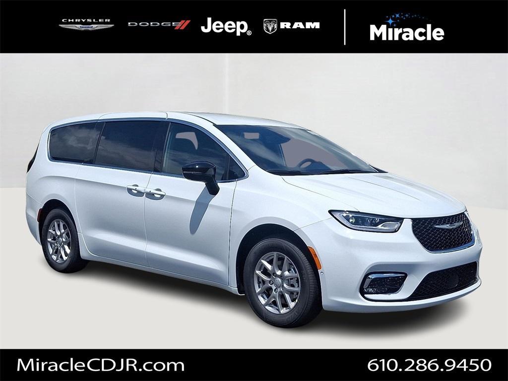 new 2025 Chrysler Pacifica car, priced at $41,037