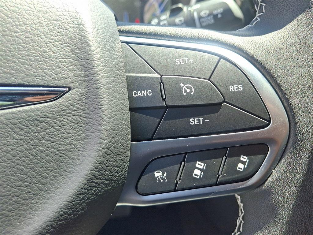 new 2025 Chrysler Pacifica car, priced at $41,037