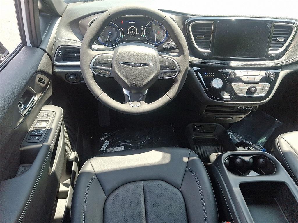 new 2025 Chrysler Pacifica car, priced at $41,037