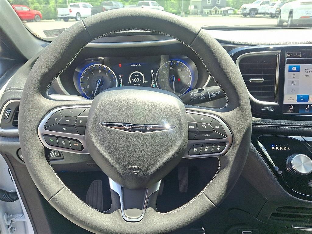 new 2025 Chrysler Pacifica car, priced at $41,037