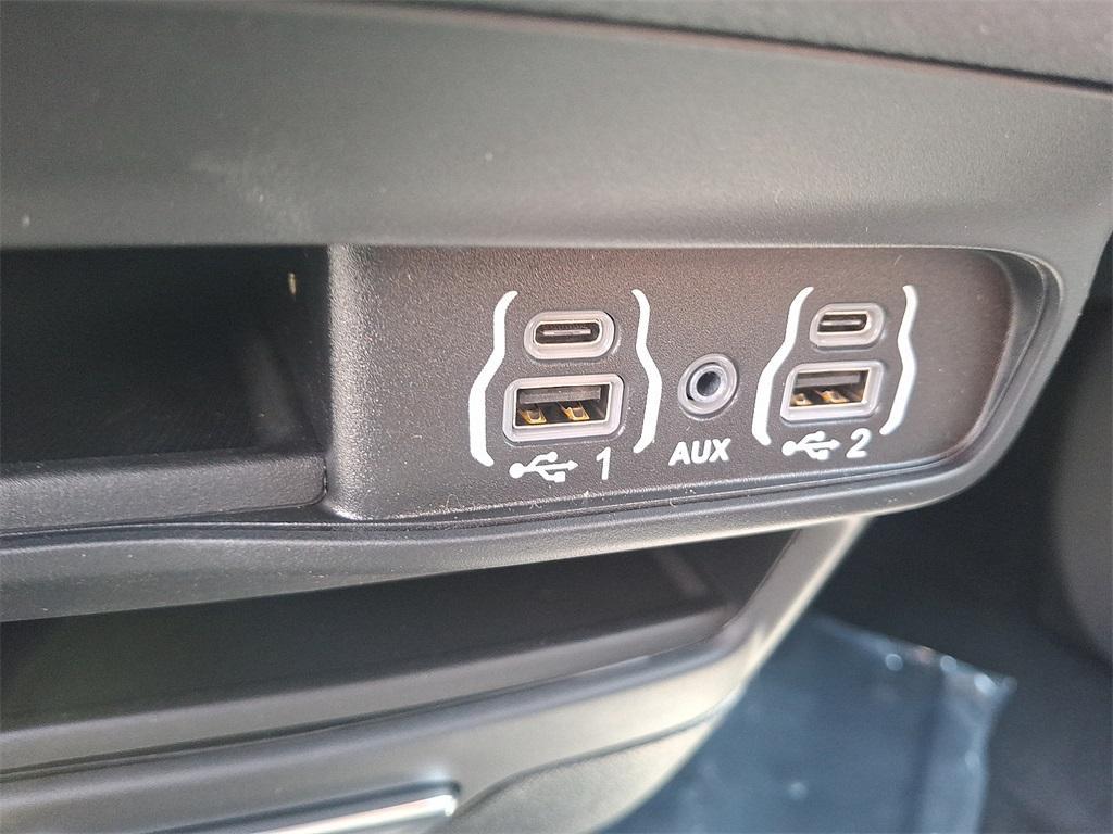new 2025 Chrysler Pacifica car, priced at $41,037
