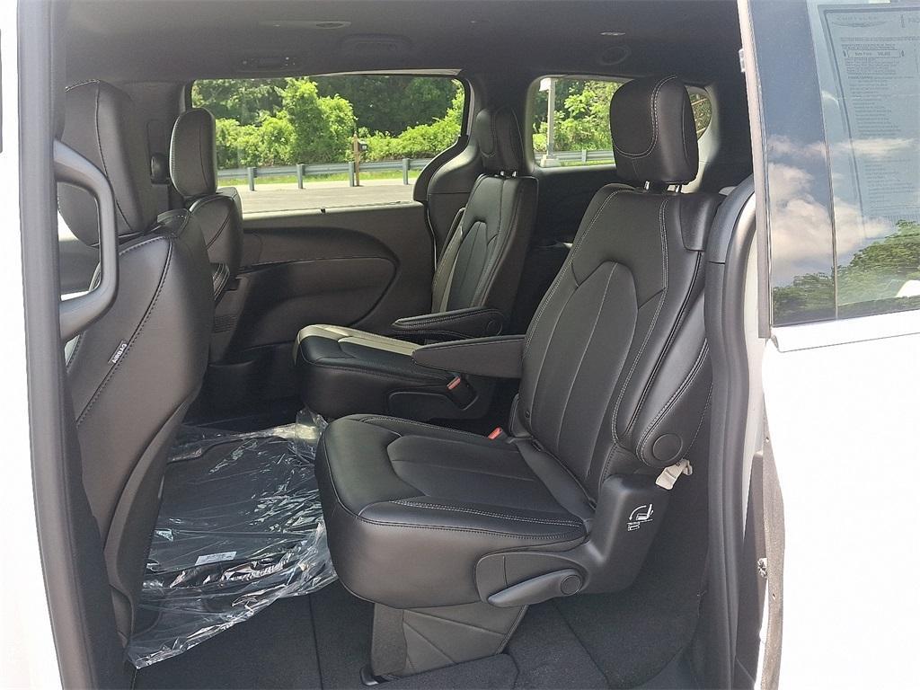 new 2025 Chrysler Pacifica car, priced at $41,037