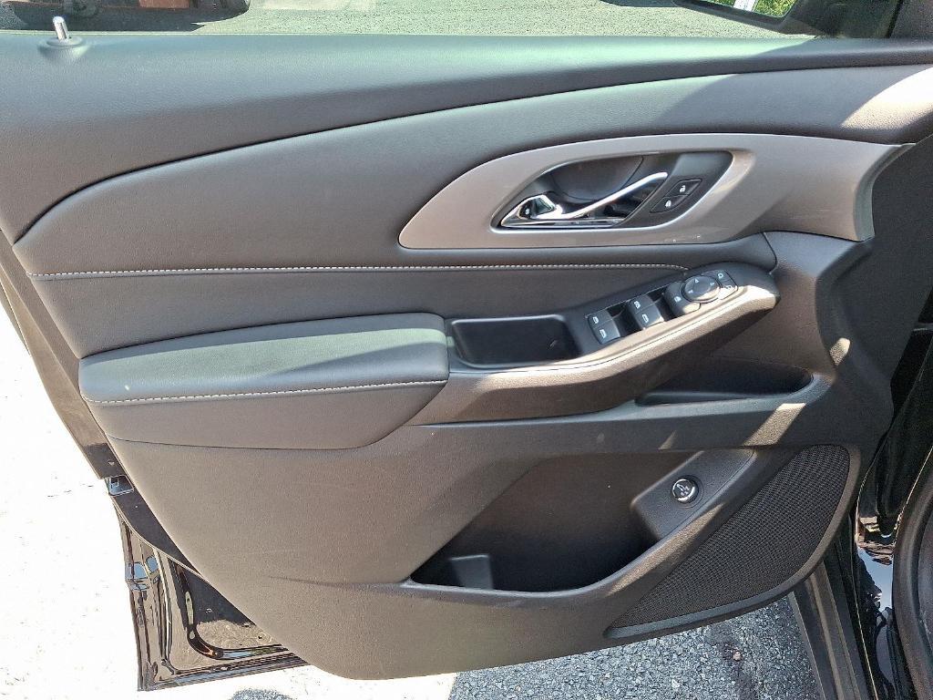 used 2023 Chevrolet Traverse car, priced at $28,995