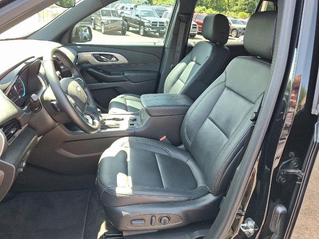 used 2023 Chevrolet Traverse car, priced at $28,995
