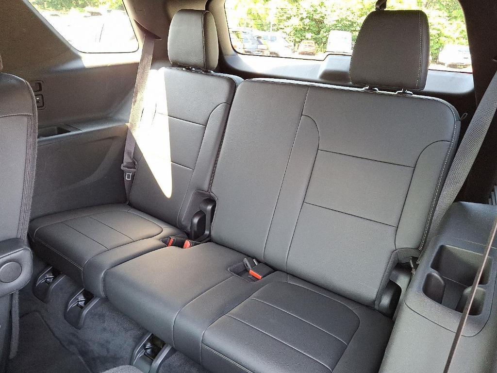 used 2023 Chevrolet Traverse car, priced at $28,995
