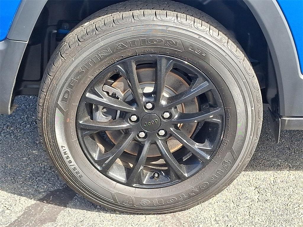 used 2023 Jeep Cherokee car, priced at $23,895