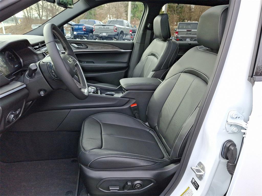 new 2025 Jeep Grand Cherokee L car, priced at $52,409