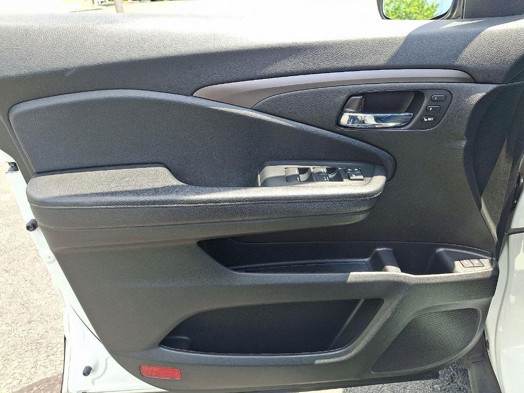 used 2022 Honda Pilot car, priced at $30,995