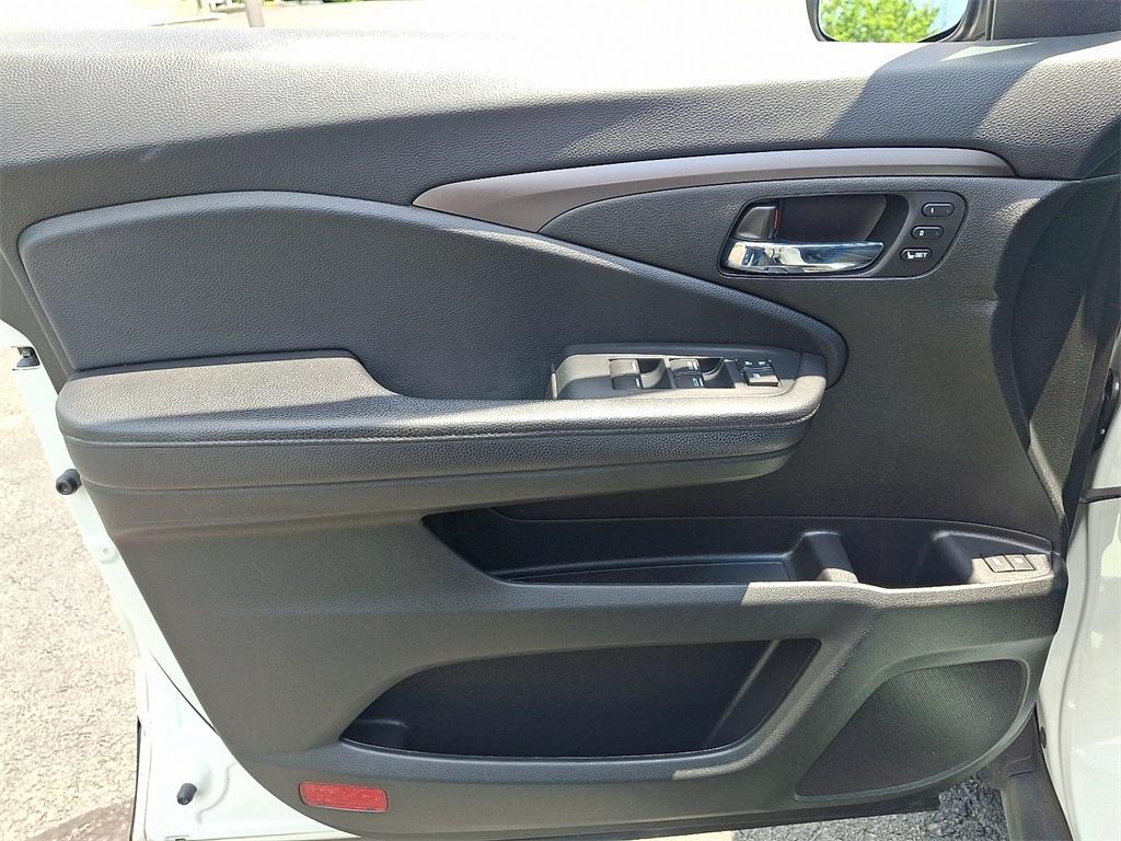 used 2022 Honda Pilot car, priced at $32,395