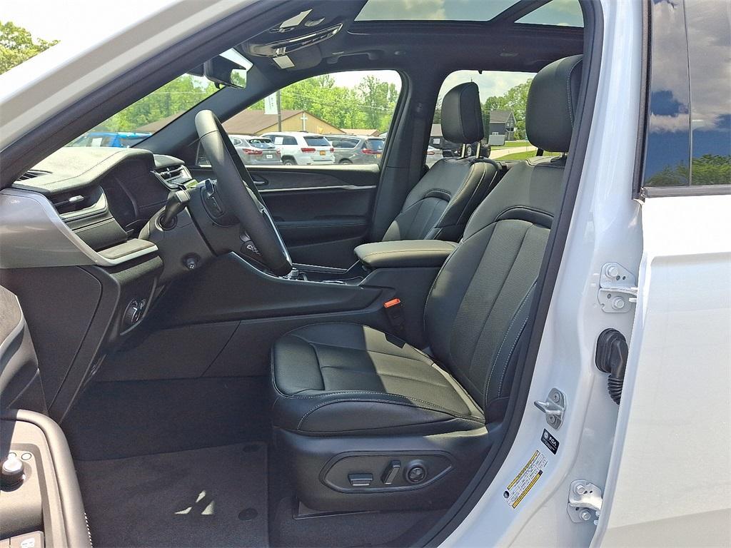 new 2025 Jeep Grand Cherokee car, priced at $47,944