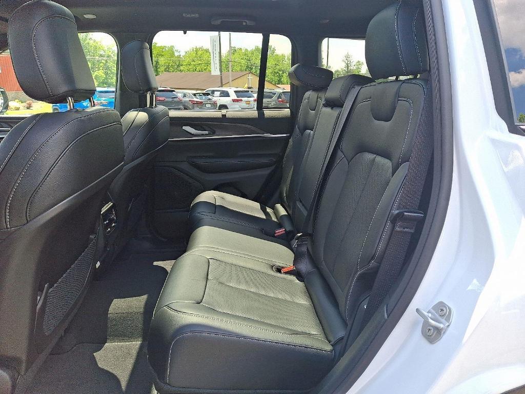 new 2025 Jeep Grand Cherokee car, priced at $47,308