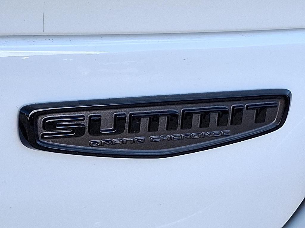 new 2025 Jeep Grand Cherokee car, priced at $61,197