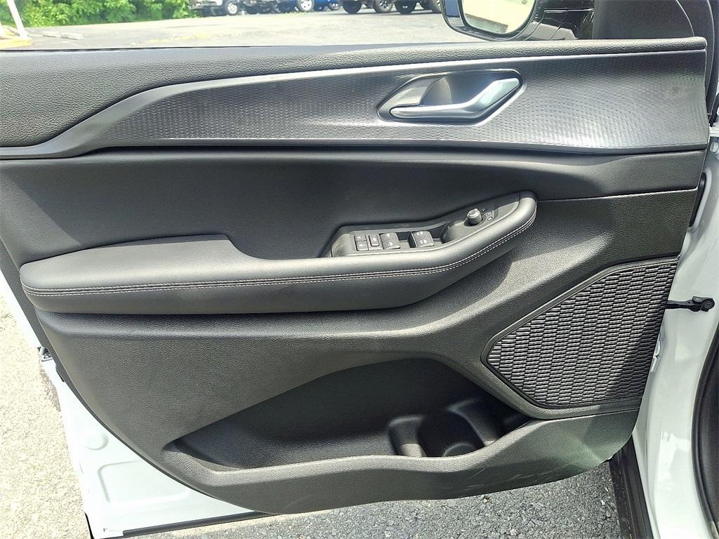 new 2025 Jeep Grand Cherokee car, priced at $40,893