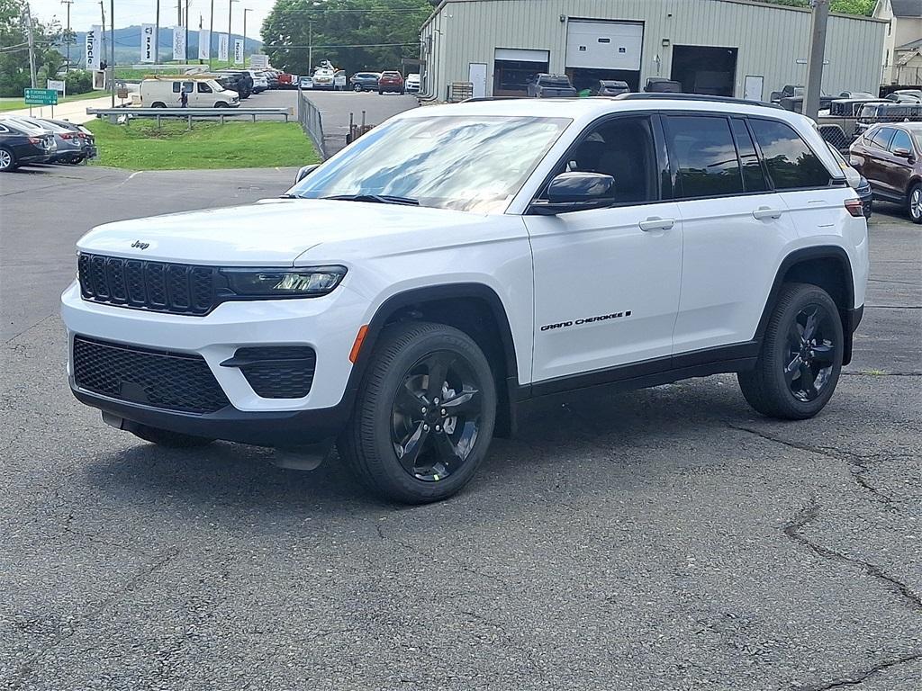 new 2025 Jeep Grand Cherokee car, priced at $40,893