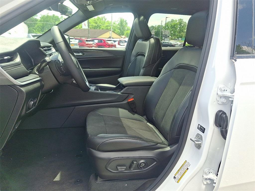 new 2025 Jeep Grand Cherokee car, priced at $40,893