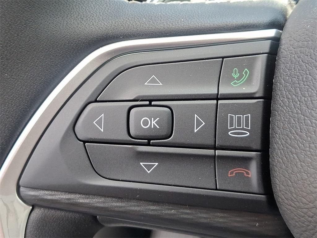 new 2025 Jeep Grand Cherokee car, priced at $40,893