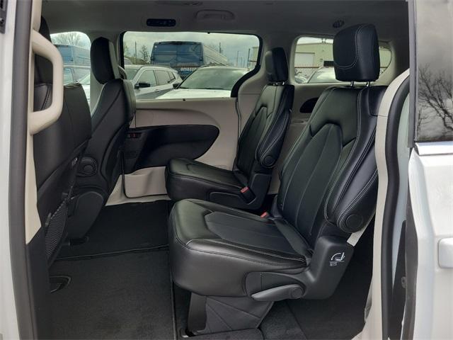 new 2024 Chrysler Pacifica car, priced at $44,595