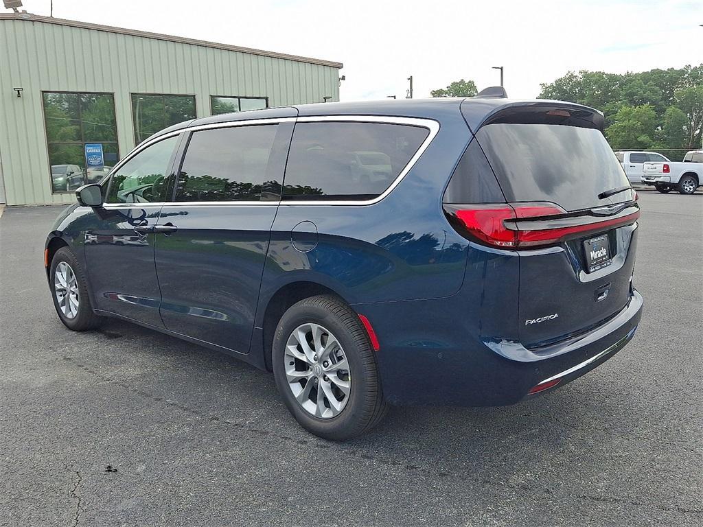 new 2025 Chrysler Pacifica car, priced at $44,127