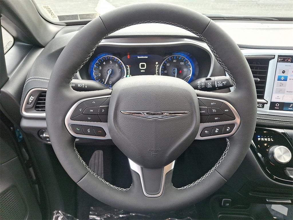 new 2025 Chrysler Pacifica car, priced at $44,127