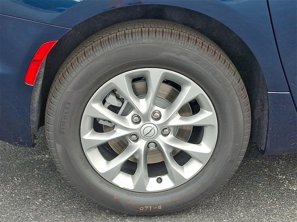 new 2025 Chrysler Pacifica car, priced at $44,127
