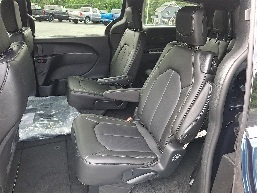 new 2025 Chrysler Pacifica car, priced at $44,127