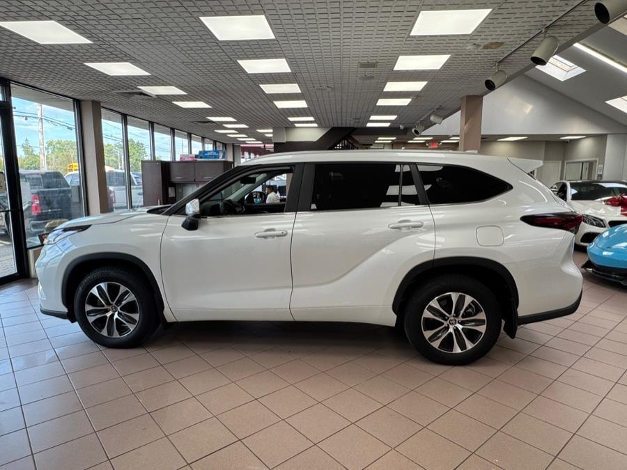used 2024 Toyota Highlander car, priced at $36,500