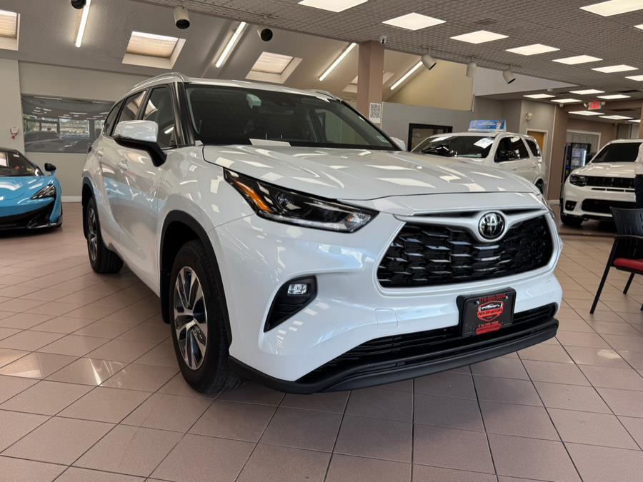 used 2024 Toyota Highlander car, priced at $36,500