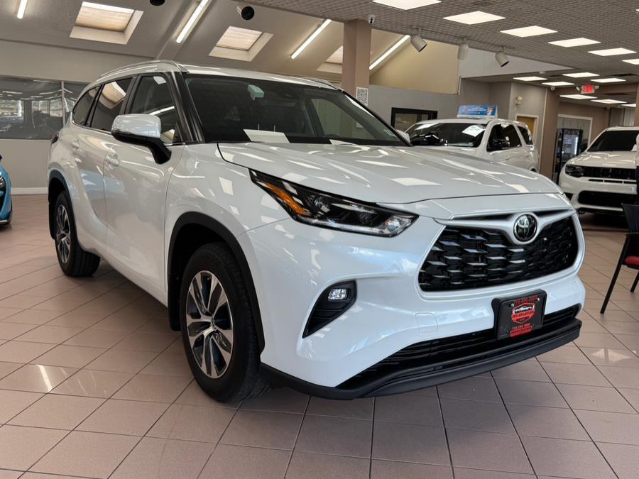 used 2024 Toyota Highlander car, priced at $36,500