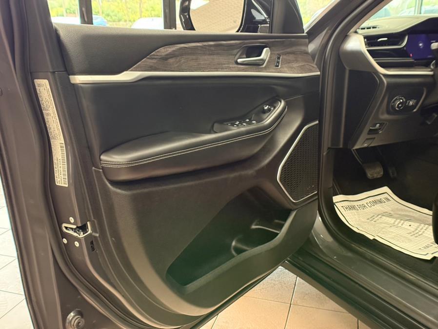 used 2022 Jeep Grand Cherokee car, priced at $25,400