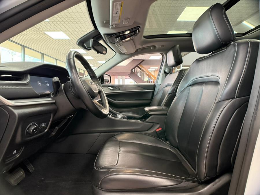 used 2022 Jeep Grand Cherokee car, priced at $25,900