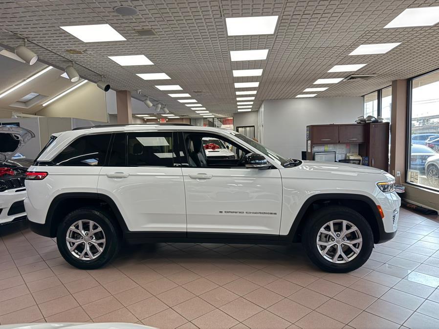 used 2022 Jeep Grand Cherokee car, priced at $25,900