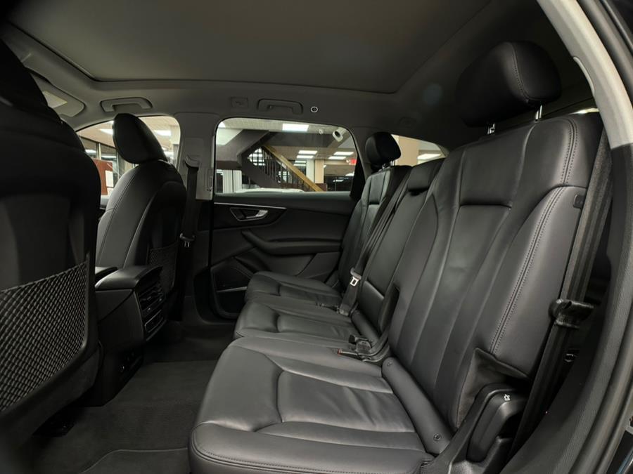 used 2022 Audi Q7 car, priced at $28,900