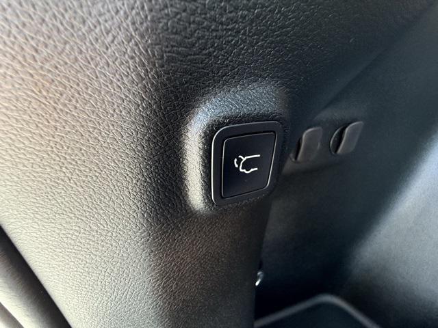 used 2019 Jeep Cherokee car, priced at $18,236