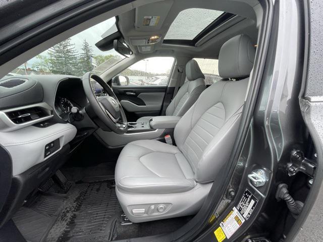 used 2024 Toyota Highlander car, priced at $41,190