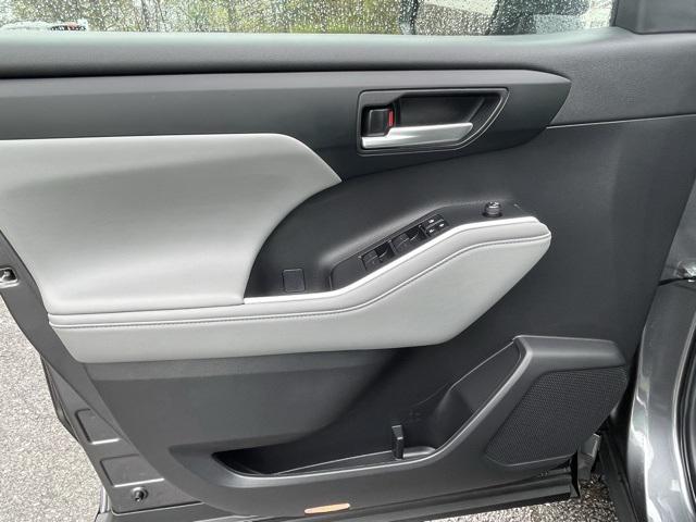 used 2024 Toyota Highlander car, priced at $41,190