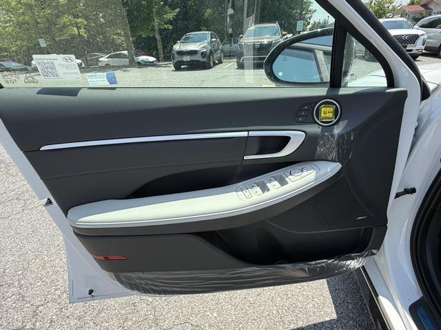new 2025 Hyundai Sonata Hybrid car, priced at $37,225